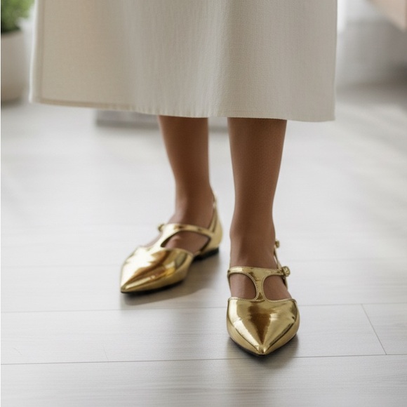 Worthington Gold Pointed Heels - Picture 10 of 10